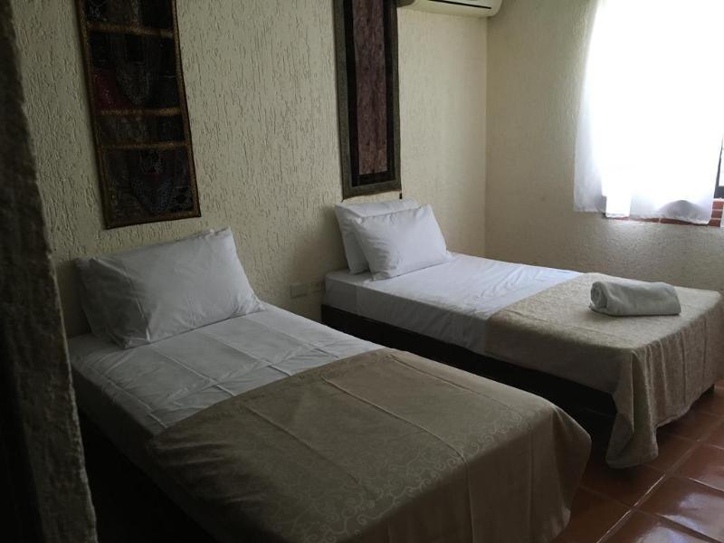 Hostel Kaana 4 You Cancun Exterior photo